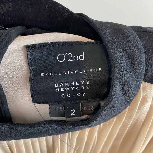 O'2ND | Pleated Blouse N425 - Picture 2 of 6